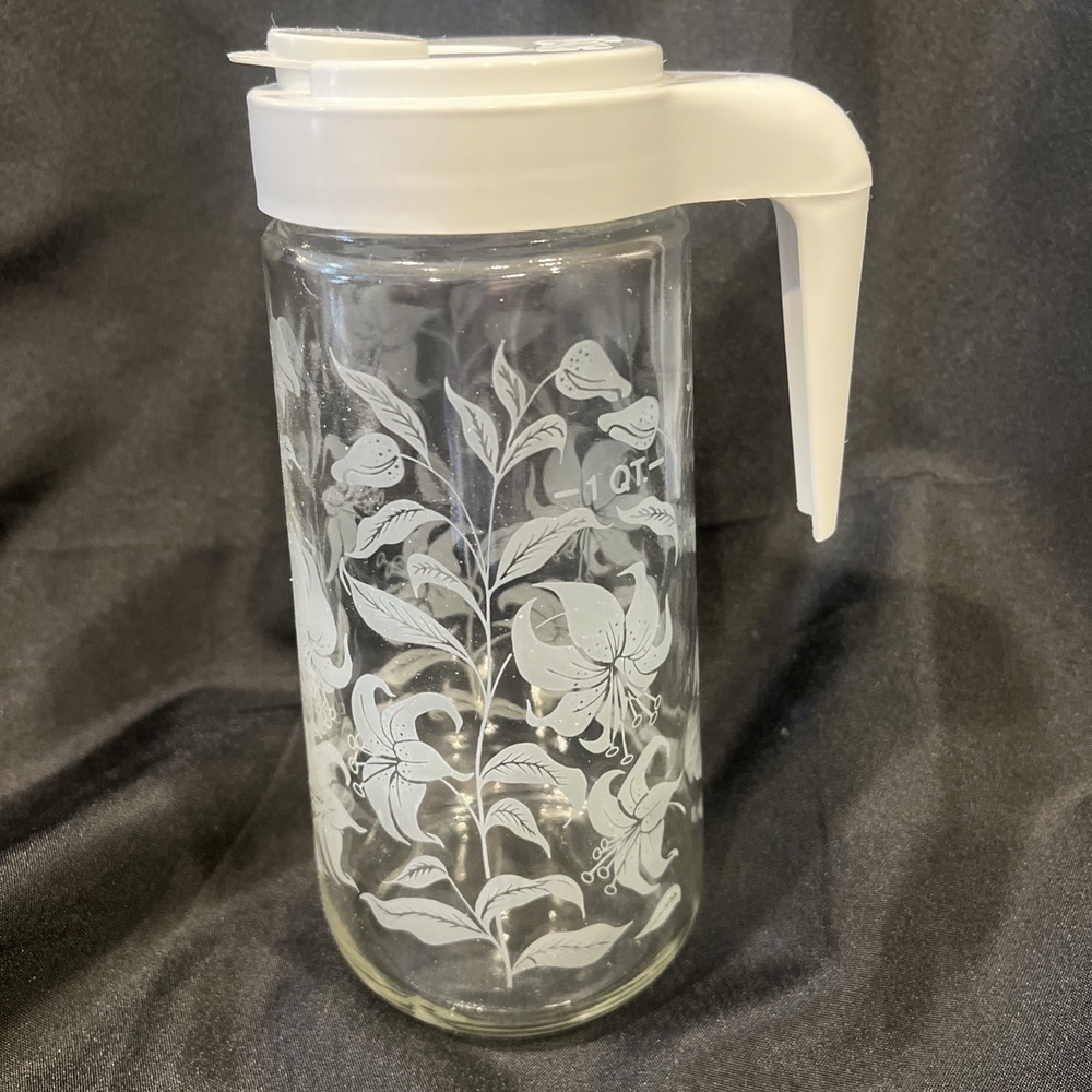 Anchor Hocking TANG Pitcher 1 Qtโ Glass Etched Lily White Lid VTG 1970s 9" tall